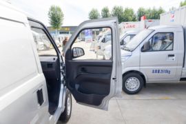 五菱EV50&nbsp;电动封闭厢货驾驶室图片