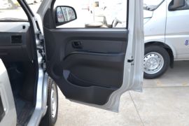 五菱EV50&nbsp;电动封闭厢货驾驶室图片