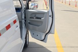 远程E5L&nbsp;电动封闭厢货驾驶室图片