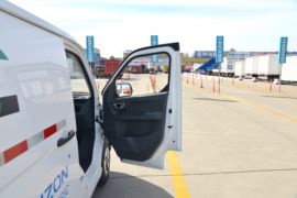 星享&nbsp;电动封闭厢货驾驶室图片