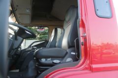 江淮 德沃斯T9 220马力 4X2 6.8米AMT自动挡排半厢式载货车(国六)(HFC5181XXYB80K1E2S)