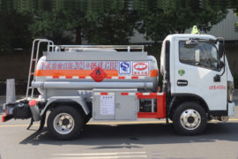 东风多利卡底盘&nbsp;油罐车外观图片