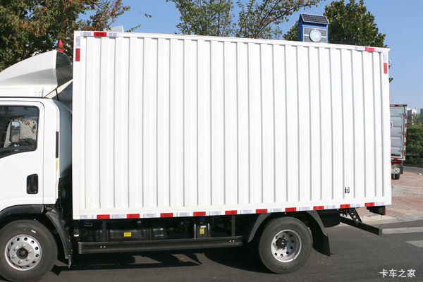 陕汽轻卡新车到店，欢迎新老用户试乘试驾