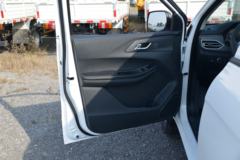 江铃 新宝典 2022款 舒享版 2.5T柴油 140马力 手动四驱 标轴双排皮卡(国六) 江铃 新宝典 2022款 舒享版 2.5T柴油 140马力 手动四驱 标轴双排皮卡(国六)