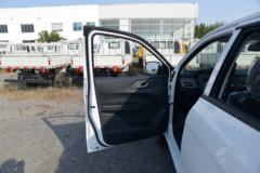 江铃 新宝典 2022款 舒享版 2.5T柴油 140马力 手动四驱 标轴双排皮卡(国六) 江铃 新宝典 2022款 舒享版 2.5T柴油 140马力 手动四驱 标轴双排皮卡(国六)