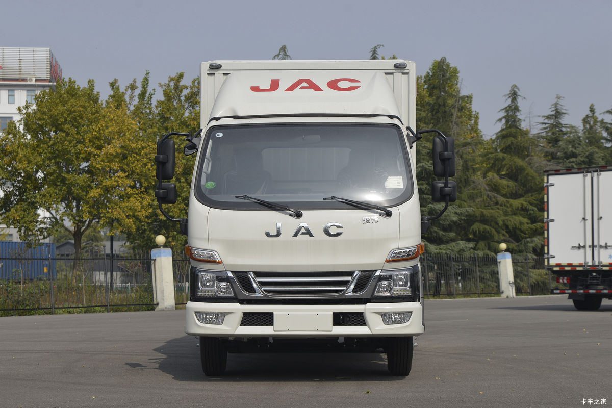 江淮 骏铃V5 137马力 3.37米排半厢式轻卡