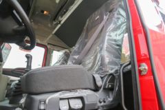 中国重汽 豪沃NX中卡 270马力 4X2 5.8米栏板载货车(ZZ1187K511JF1)