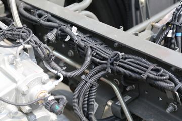 �й����� ����NX�п� 270���� 4X2 5.8�������ػ���ͼƬ