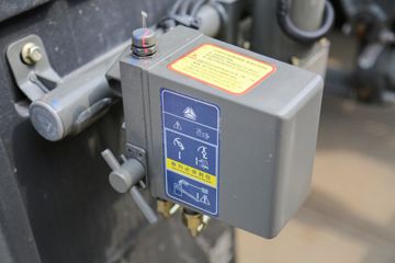 �й����� ����NX�п� 270���� 4X2 5.8�������ػ���ͼƬ