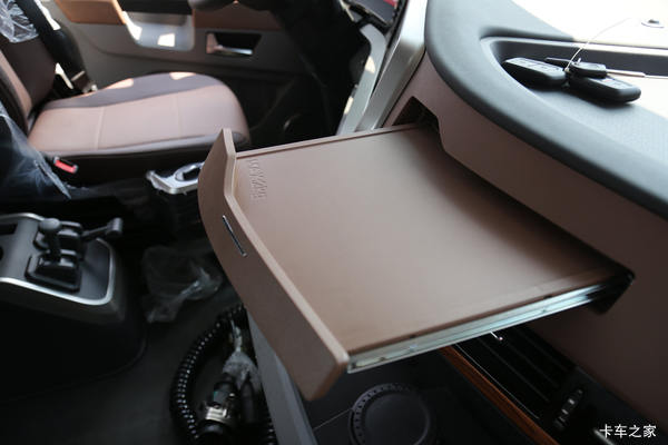 许昌风神优惠季 天龙旗舰KX 王者版 600马力 6X4 牵引车