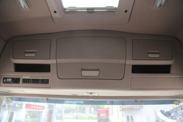 许昌风神优惠季 天龙旗舰KX 王者版 600马力 6X4 牵引车