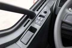 一汽解放 J6L中卡 创富版2.0 260马力 4X2 9.7米厢式载货车(国六)(CA5180XXYP62K1L5E6)