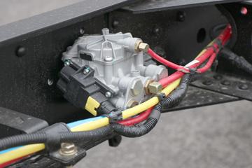 һ����� J6L�п� ������2.0 260���� 4X2 9.7����ʽ�ػ���(����)(CA5180XXYP62K1L5E6)ͼƬ