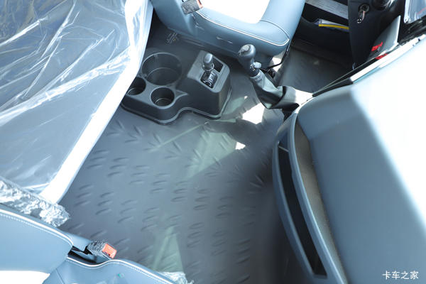 乘龙H5 270马力 4X2 6.8米优惠5千元!