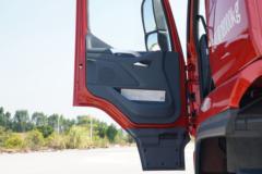 东风柳汽 乘龙H5 260马力 4X2 9.7米AMT自动挡厢式载货车(LZ5180XXYH5AC2)