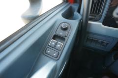 东风柳汽 乘龙H5 260马力 4X2 9.7米AMT自动挡厢式载货车(LZ5180XXYH5AC2)