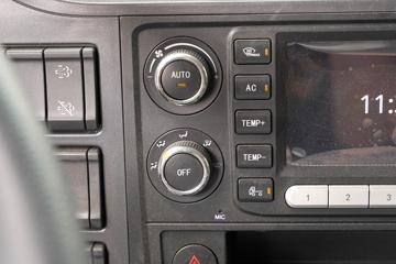 �����ؿ� ����L6000 220���� 4X2 8.7����ʽ�ػ���(SX5189XXYVA1)ͼƬ