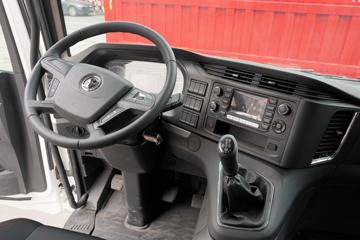 �����ؿ� ����L6000 220���� 4X2 8.7����ʽ�ػ���(SX5189XXYVA1)ͼƬ