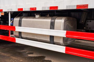 �����ؿ� ����L6000 220���� 4X2 8.7����ʽ�ػ���(SX5189XXYVA1)ͼƬ