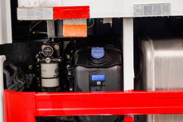 �����ؿ� ����L6000 220���� 4X2 8.7����ʽ�ػ���(SX5189XXYVA1)ͼƬ