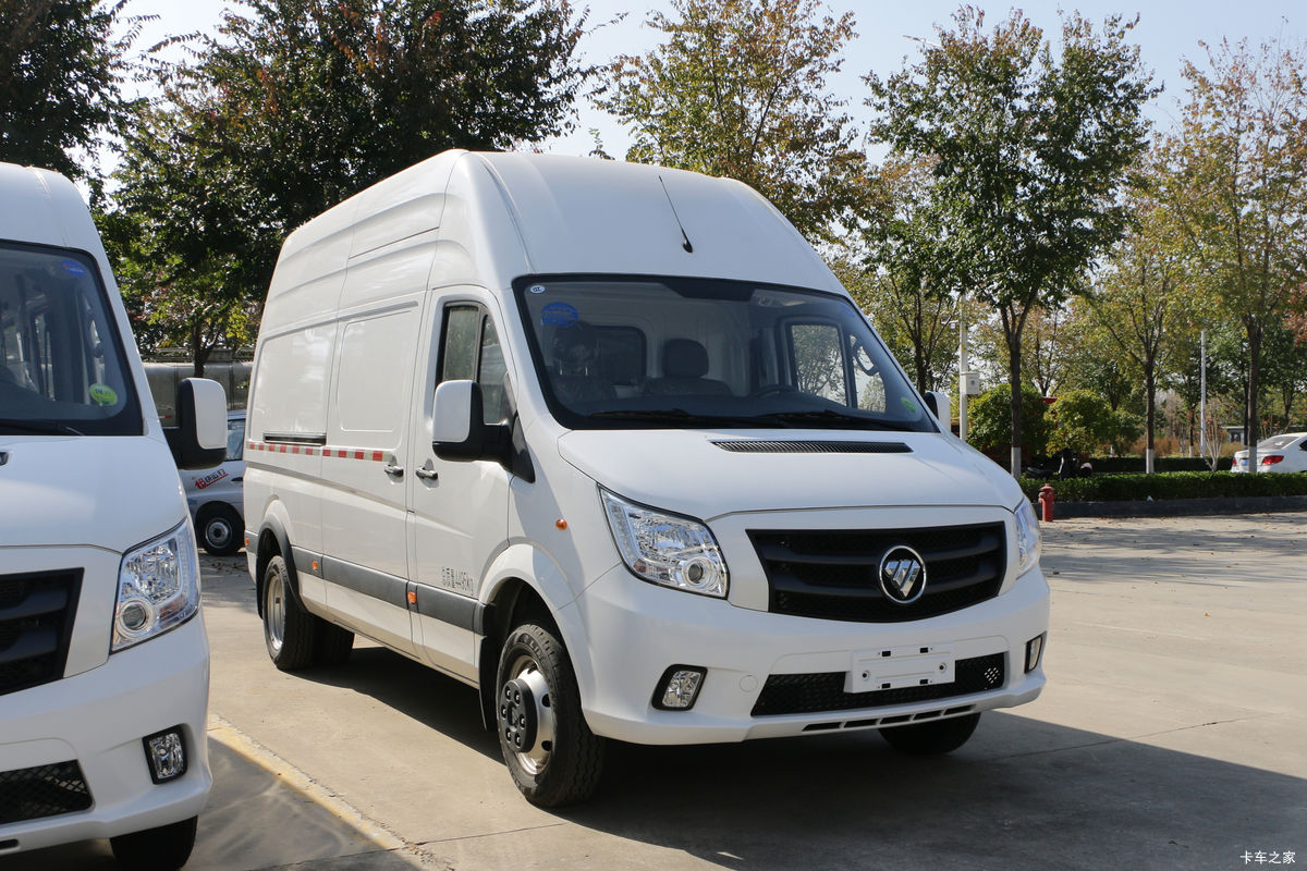 福田商务车 图雅诺通途 2023款 吉象 177马力 2.8T柴油 3座 手动 加长轴超高顶封闭货车(后双胎)