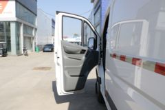 福田商务车 图雅诺通途 177马力 2.8T柴油 3座 加长轴超高顶封闭货车