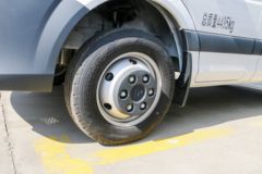 福田商务车 图雅诺通途 150马力 2.5T柴油 3座 手动 短轴中顶封闭货车