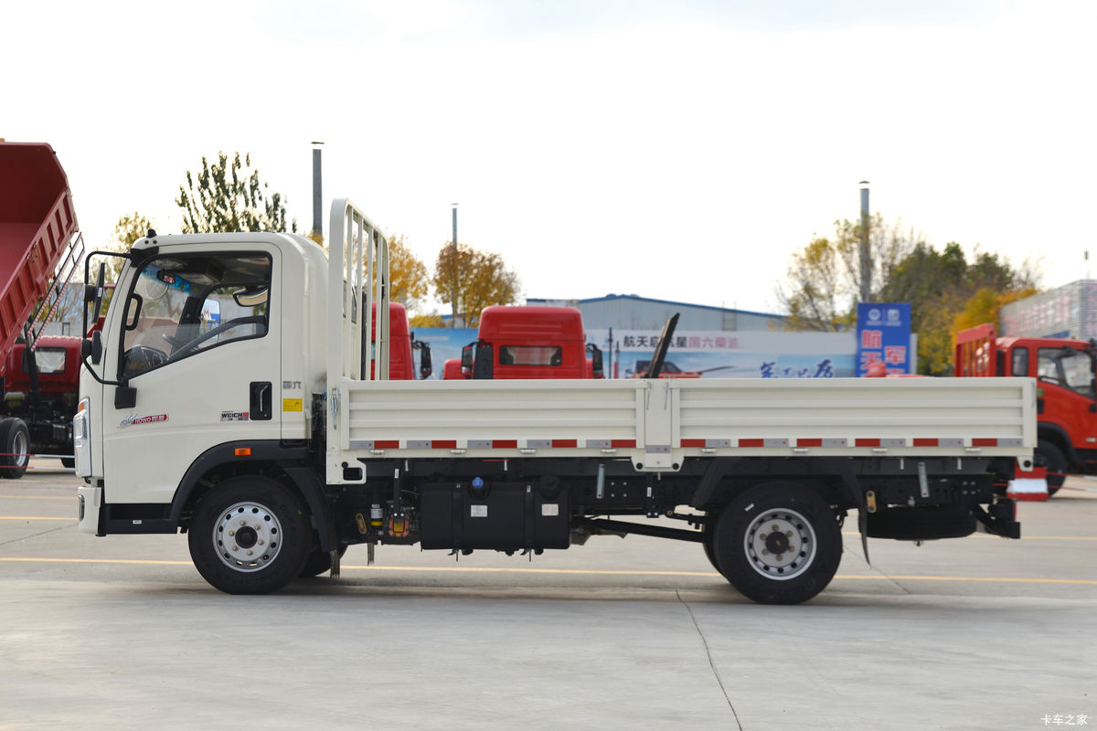 8.85万 115马力潍柴国六 HOWO悍将4米2城配合规轻卡