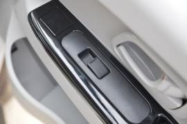 X30EV&nbsp;电动封闭厢货驾驶室图片