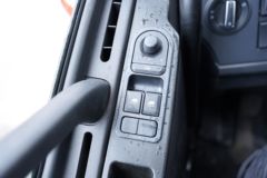 一汽解放 J6L中卡 尊享版 绿通款 260马力 4X2 6.75米栏板载货车(国六)(高顶)(速比4.444)(CA1180P62K1L4E6)