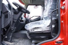 一汽解放 J6L中卡 尊享版 绿通款 260马力 4X2 6.75米栏板载货车(国六)(高顶)(速比4.444)(CA1180P62K1L4E6)