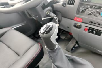 ���� ����˹V9 ���ţ������ 220���� 4X2 6.8�ײ�դʽ�ػ���(�ٱ�4.875)(HFC5180CCYB90K2E2S)ͼƬ