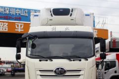 青岛解放 JK6中卡 260马力 4X2 6.75米AMT自动挡冷藏车(国六)(CA5180XLCP28K2L5E6A80)
