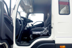 青岛解放 JK6中卡 260马力 4X2 6.75米AMT自动挡冷藏车(国六)(CA5180XLCP28K2L5E6A80)