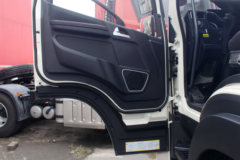 青岛解放 JK6中卡 260马力 4X2 6.75米AMT自动挡冷藏车(国六)(CA5180XLCP28K2L5E6A80)