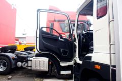 青岛解放 JK6中卡 260马力 4X2 6.75米AMT自动挡冷藏车(国六)(CA5180XLCP28K2L5E6A80)