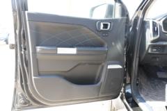 中兴 威狮1949 2022款 乘用版 豪华型 2.0T汽油 197马力 自动四驱 标双排皮卡