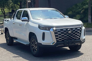   2023 Ӣ 2.0L 233 Զ ˫Ƥ ͼƬ