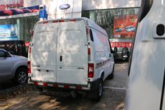 江铃汽车 特顺 122马力 2.8T柴油 3座 手动短轴中顶封闭货车