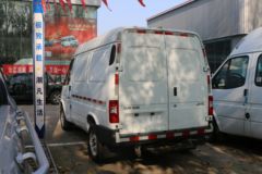 江铃汽车 特顺 122马力 2.8T柴油 3座 手动短轴中顶封闭货车