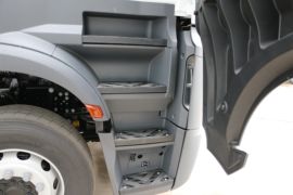 奔驰Actros(国产)&nbsp;牵引车驾驶室                                               图片