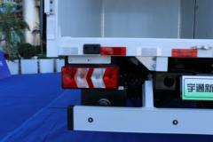 宇通轻卡 中体 4.12米单排纯电动厢式轻卡90.236kWh