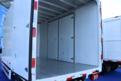 宇通轻卡 中体 4.12米单排纯电动厢式轻卡90.236kWh