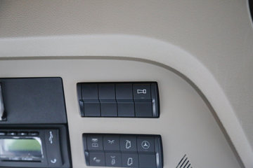 ���� Actros �ؿ� �ǻ�������  530���� 6X4 �Զ���ǣ����(����)(BJ4266Y6DHL-A2)ͼƬ