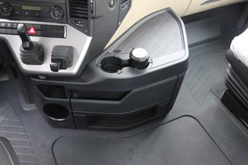 ���� Actros �ؿ� �ǻ�������  530���� 6X4 �Զ���ǣ����(����)(BJ4266Y6DHL-A2)ͼƬ