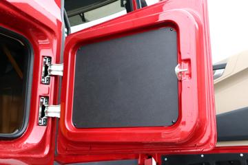 ���� Actros �ؿ� �ǻ�������  530���� 6X4 �Զ���ǣ����(����)(BJ4266Y6DHL-A2)ͼƬ