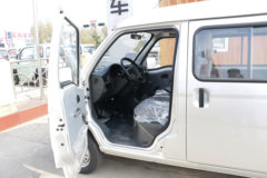 五菱之光 7座 76马力 1.2L 多功能微型面包车(国六)