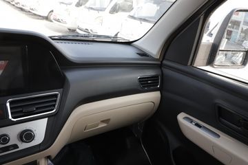 ������Խ��X3 PLUS 2022�� �콢�� 1.6L ���� 122���� 2.55��˫������΢��(����)(SC1034NAS6B1)ͼƬ