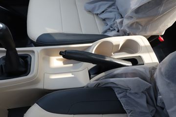 ������Խ��X3 PLUS 2022�� �콢�� 1.6L ���� 122���� 2.55��˫������΢��(����)(SC1034NAS6B1)ͼƬ