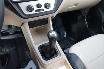 ������Խ��X3 PLUS 2022�� �콢�� 1.6L ���� 122���� 2.55��˫������΢��(����)(SC1034NAS6B1)ͼƬ